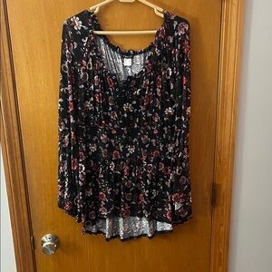 VENUS Black and Red Floral Blouse